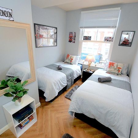 2 Bedroom Flat In Wood Green Piccadilly Line London Exterior photo