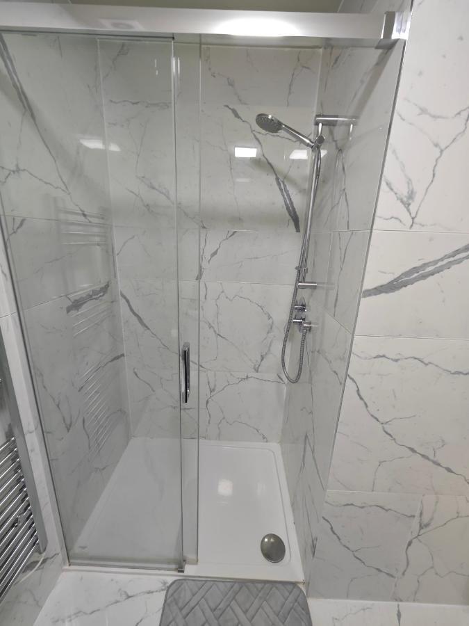 2 Bedroom Flat In Wood Green Piccadilly Line London Exterior photo