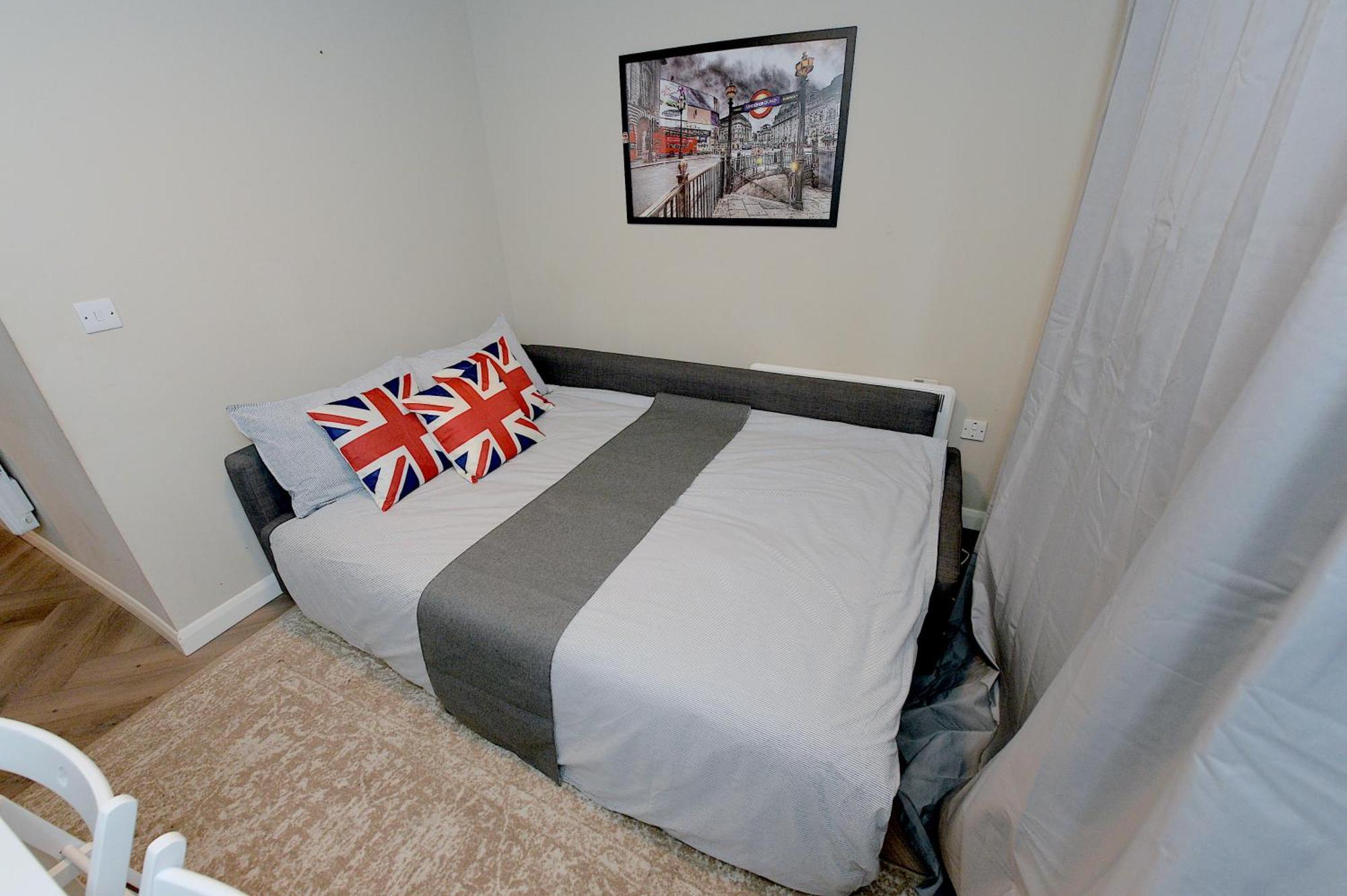 2 Bedroom Flat In Wood Green Piccadilly Line London Exterior photo
