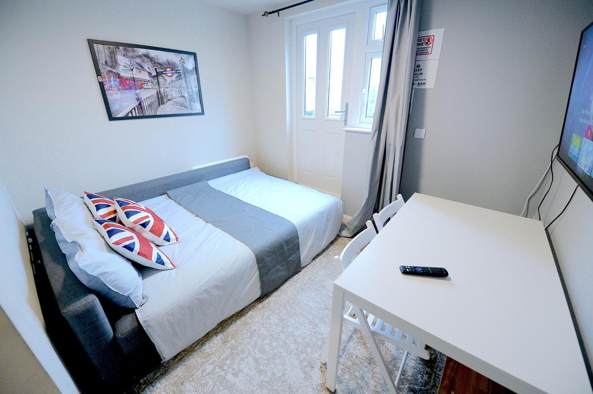 2 Bedroom Flat In Wood Green Piccadilly Line London Exterior photo
