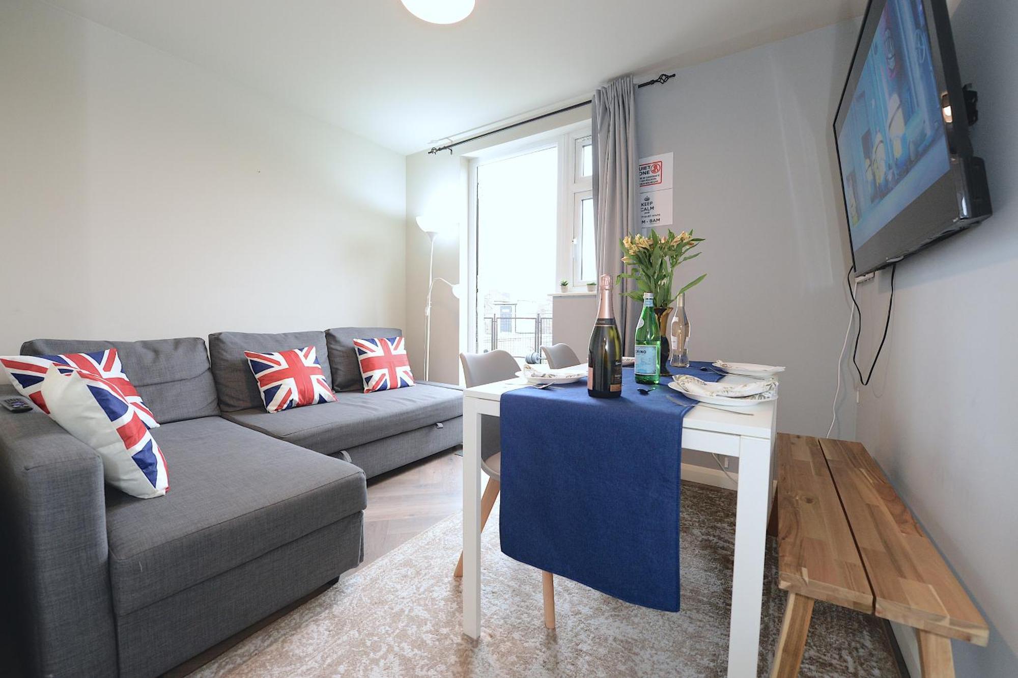 2 Bedroom Flat In Wood Green Piccadilly Line London Exterior photo
