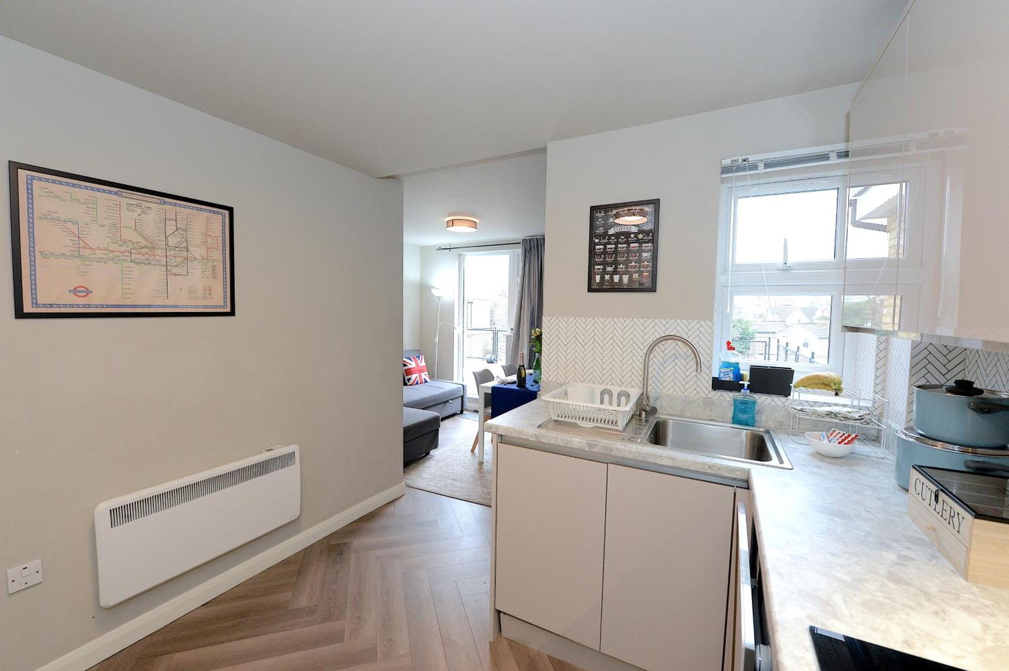 2 Bedroom Flat In Wood Green Piccadilly Line London Exterior photo