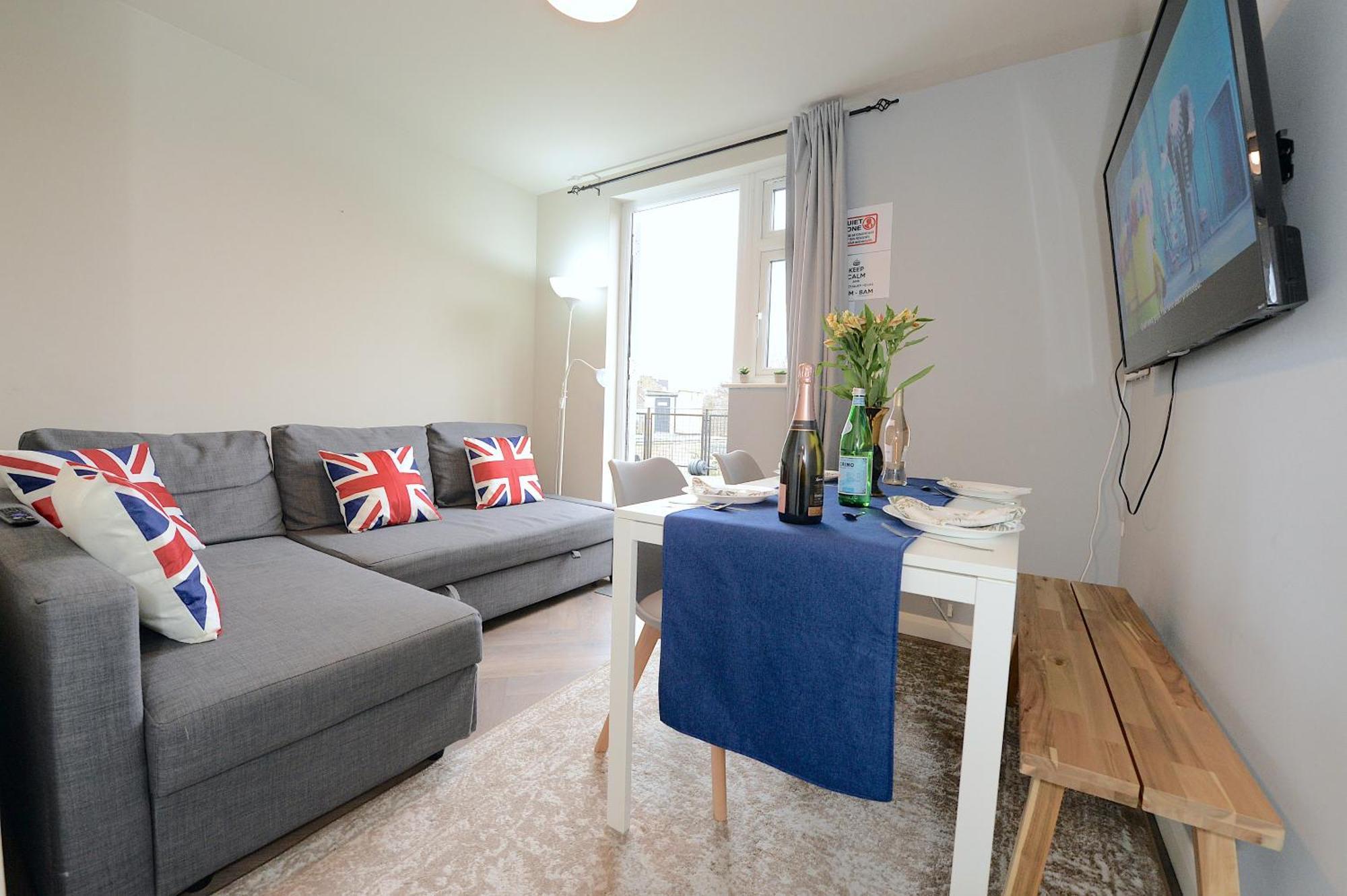 2 Bedroom Flat In Wood Green Piccadilly Line London Exterior photo