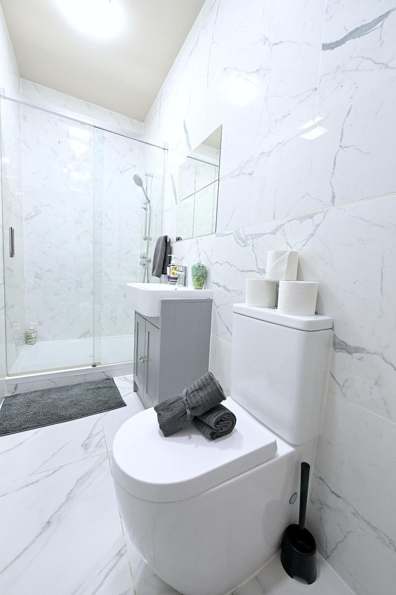 2 Bedroom Flat In Wood Green Piccadilly Line London Exterior photo