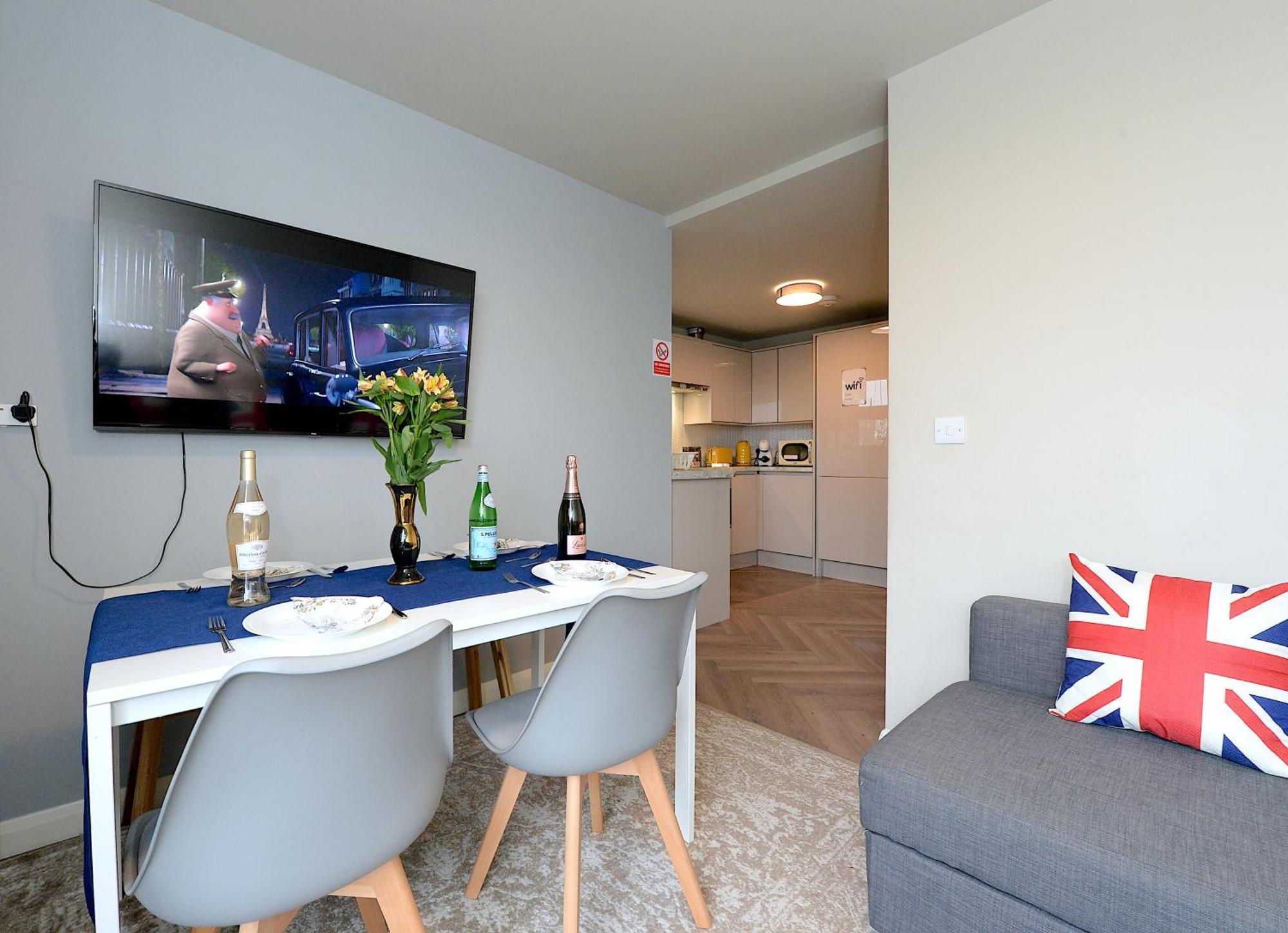 2 Bedroom Flat In Wood Green Piccadilly Line London Exterior photo