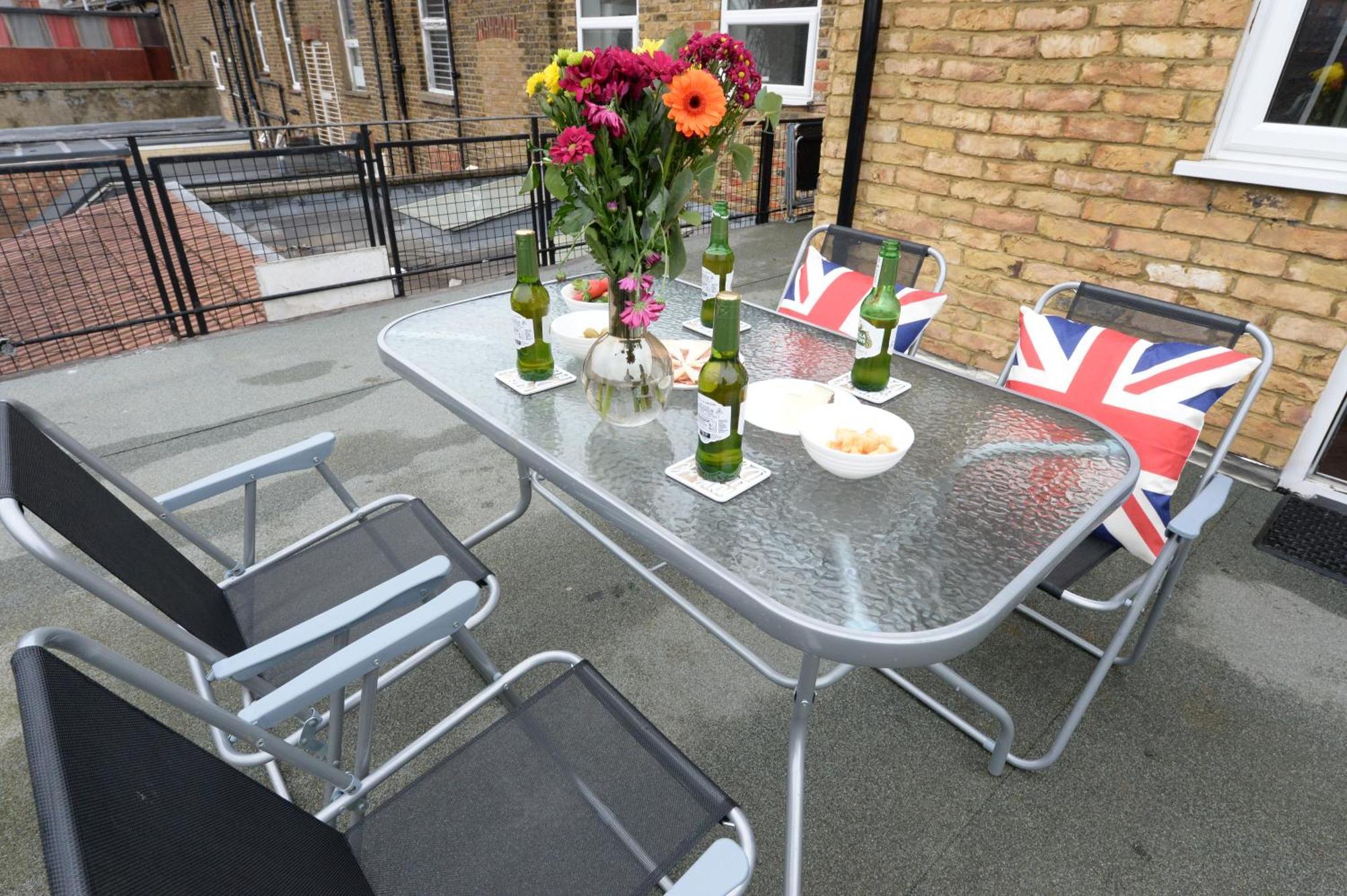 2 Bedroom Flat In Wood Green Piccadilly Line London Exterior photo